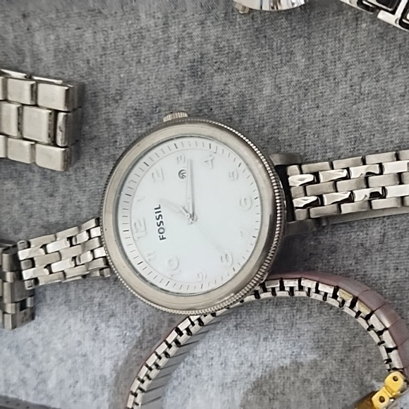 22 Watches - Picture 9 of 12